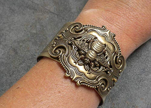 beautiful-gifts-for-bee-lovers.jpg